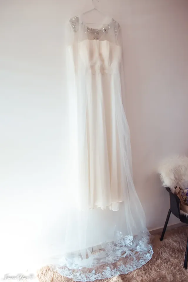 Vestido de Novia Blanco con borreguito,y velo .