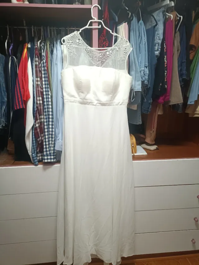 Vestido de Novia Blanco con borreguito,y velo .