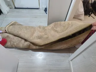 Tappeto beige e rosso in lana