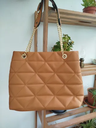 Bolso mediano acolchado marrón