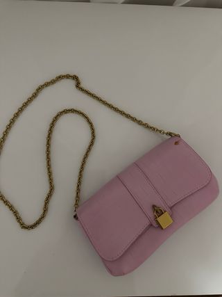 Bolso Rosa con Cadena Dorada · Estilo Acolchado