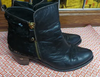 Botín negro tipo campero, 39, piel muy suave