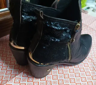 Botín negro tipo campero, 39, piel muy suave