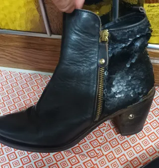 Botín negro tipo campero, 39, piel muy suave