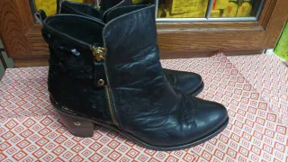 Botín negro tipo campero, 39, piel muy suave