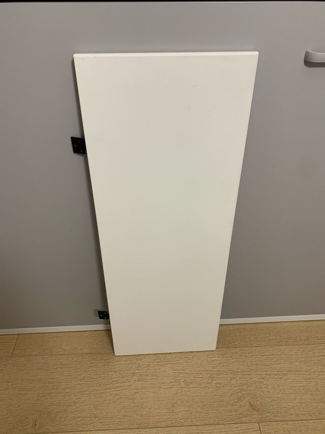 Mesa de cocina de madera blanca