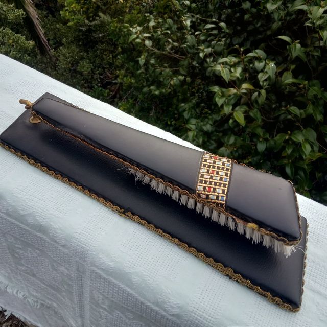 Antigo escovas para roupas com suporte para pendurar