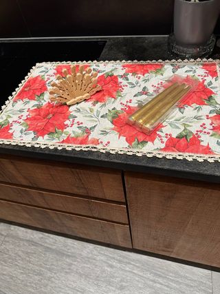 Centrotavola Natale Poinsettia e Candele Oro