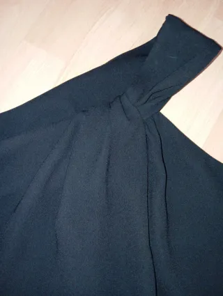 Blusa negra asimétrica