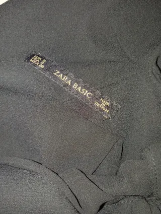 Blusa negra asimétrica