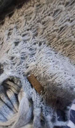 Bufanda Desigual Gris con Flores Rosas