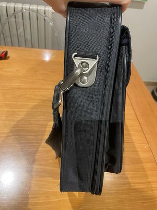 Maletín portátil con ratón óptico.