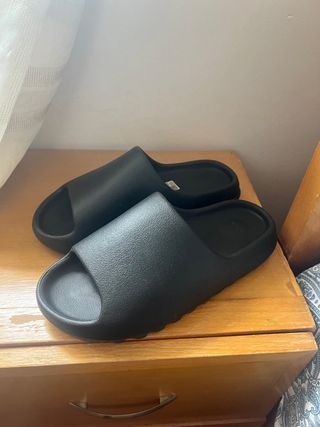 Yeezy Slide ONYX Negro