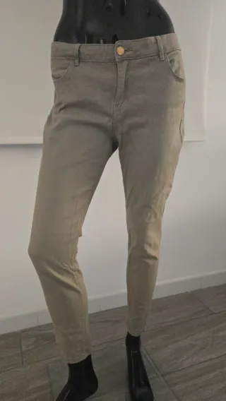 Pantalón vaquero pitillo gris verdoso claro