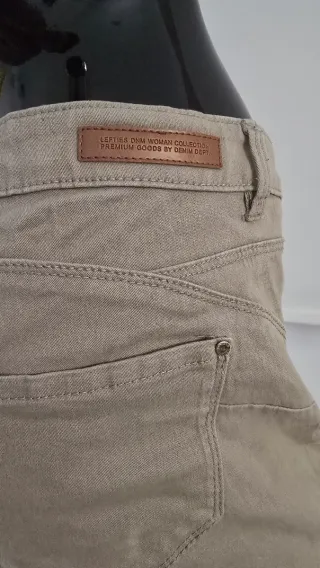 Pantalón vaquero pitillo gris verdoso claro