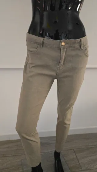 Pantalón vaquero pitillo gris verdoso claro