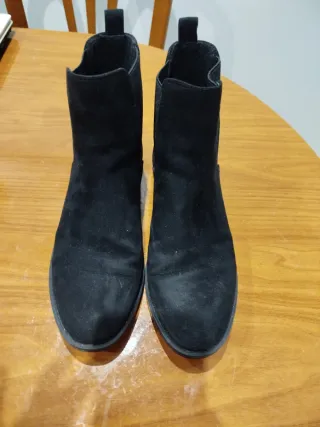 Botines negros de ante
