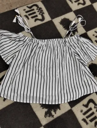 Blusa de rayas off-shoulder