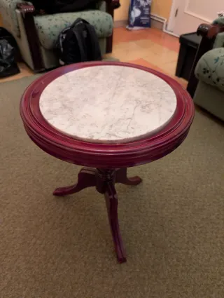 Tavolo rotondo in marmo e legno