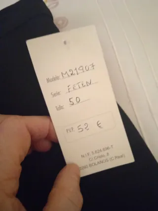 Falda negra de mujer