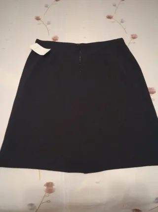 Falda negra de mujer