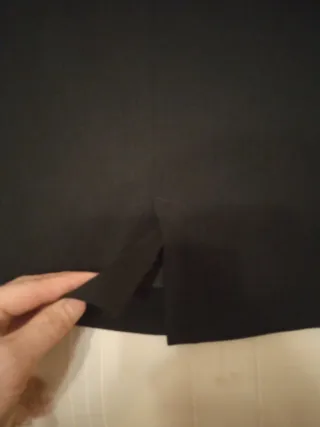 Falda negra de mujer