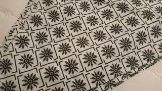 Pañuelo estampado blanco y negro