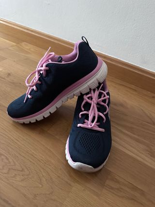 Deportivas azules y rosas