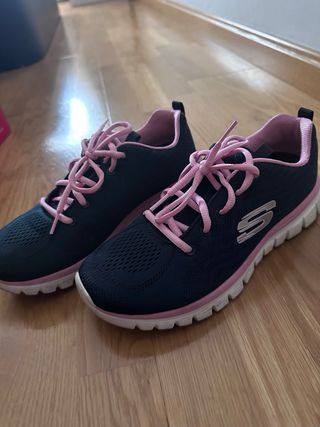 Deportivas azules y rosas