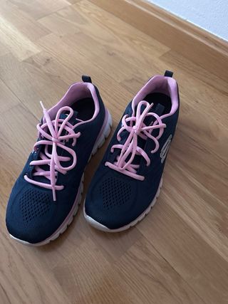Deportivas azules y rosas