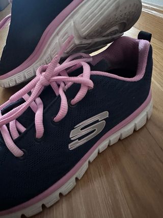 Deportivas azules y rosas