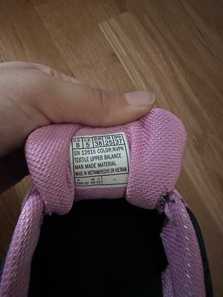 Deportivas azules y rosas