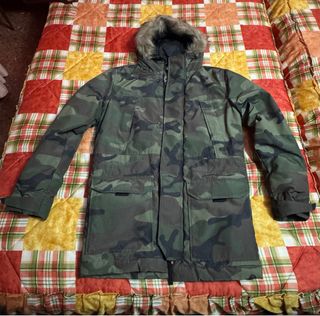 Chaquetón camuflaje con capucha