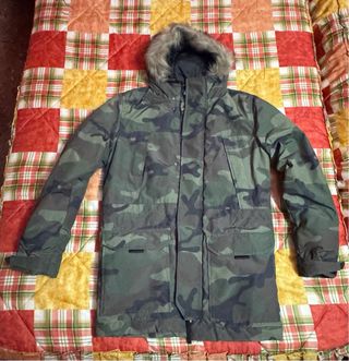 Chaquetón camuflaje con capucha