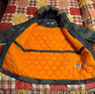 Chaquetón camuflaje con capucha