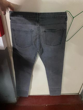 Pantalón skinny Bershka gris
