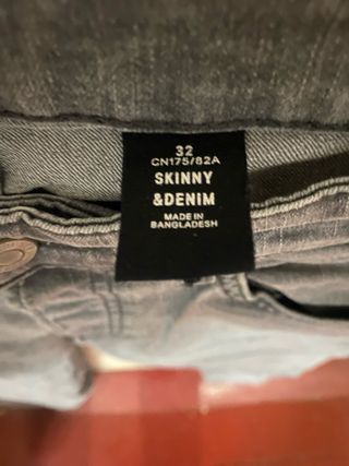 Pantalón skinny Bershka gris