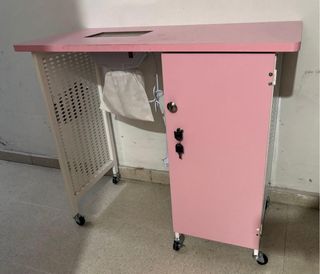 Mesa manicurista rosa  Se vende mesa de manicura