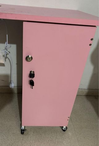 Mesa manicurista rosa  Se vende mesa de manicura