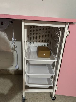 Mesa manicurista rosa  Se vende mesa de manicura