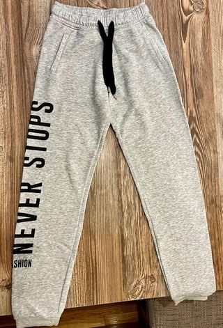 Pantalón deportivo Bershka gris