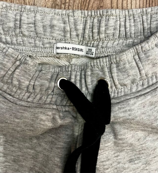 Pantalón deportivo Bershka gris