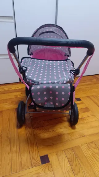 Carrito de muñecas rosa y gris lunares