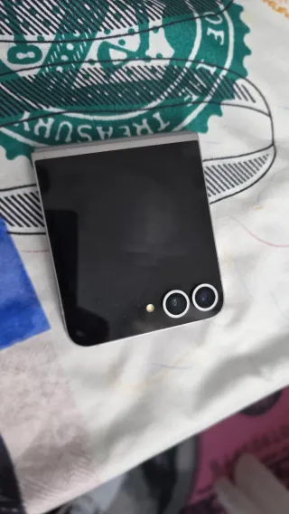 Samsung Galaxy Z Flip6 + Cargador Inalámbrico