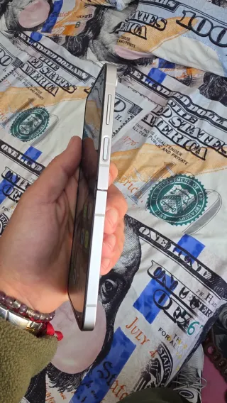 Samsung Galaxy Z Flip6 + Cargador Inalámbrico