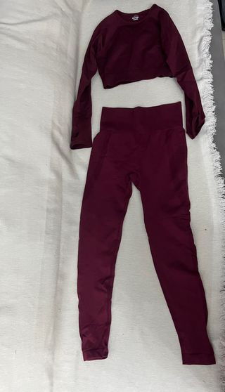 Conjunto deportivo granate