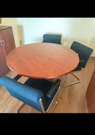 Mesa redonda  de reuniones despacho