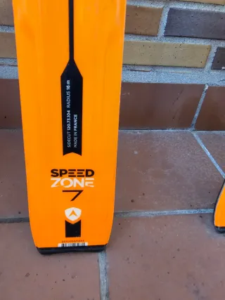 Esquís Dynastar Speed Zone 7 +fijaciones 175 cms.