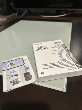 Camara Canon EOS 2000D + objetivo EF-S 18-55mm