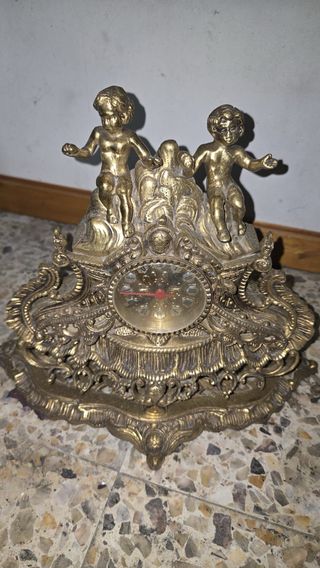 Reloj de sobremesa de bronce